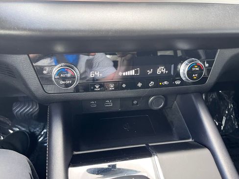 Used 2024 Mitsubishi Outlander SE image 19