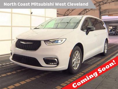 Used 2024 Chrysler Pacifica Touring-L