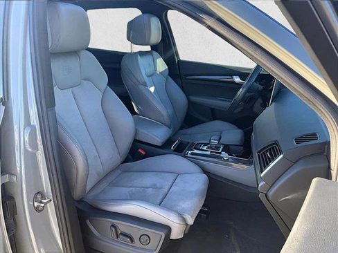 Used 2022 Audi SQ5 Prestige w/ Prestige Package image 9