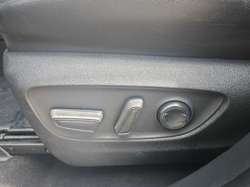 Used 2023 Toyota Highlander XLE FWD image 14