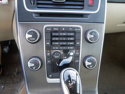 Used 2014 Volvo S60 T5 image 19