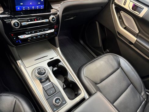 Used 2023 Ford Explorer Limited w/ Limited Technology Package image 17