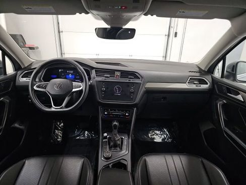 Used 2022 Volkswagen Tiguan SE image 30