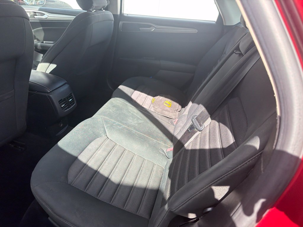 Used 2018 Ford Fusion SE FWD image 9