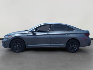Used 2023 Volkswagen Jetta SE w/ Panoramic Sunroof Package FWD video 2
