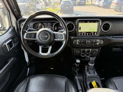 Used 2023 Jeep Wrangler Unlimited Sahara w/ Cold Weather Group AWD/4WD image 18