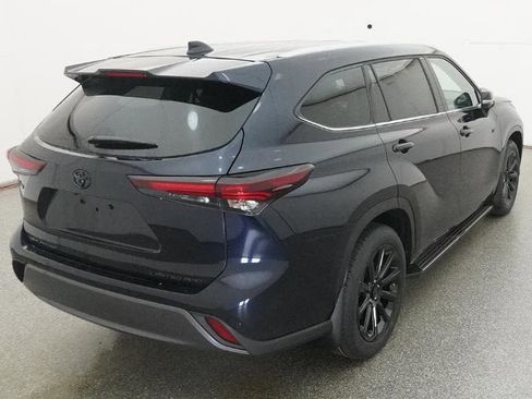 New 2026 Toyota Highlander Limited image 8