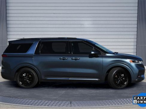 Used 2022 Kia Carnival SX Prestige image 3