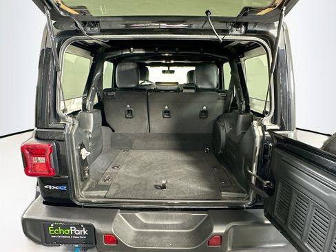 Used 2023 Jeep Wrangler Unlimited Sahara w/ Cold Weather Group AWD/4WD image 28