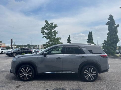 Used 2023 Nissan Pathfinder Platinum FWD image 16