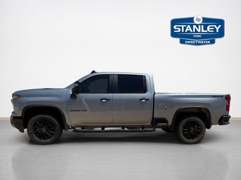 Used 2025 Chevrolet Silverado 2500 Custom w/ Custom Value Package AWD/4WD image 4