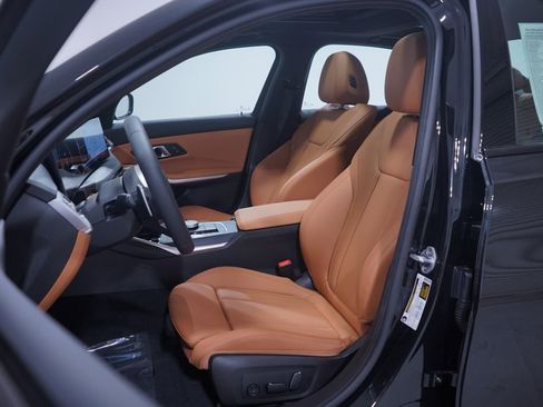 Used 2025 BMW 330i Sedan w/ M Sport Package image 7