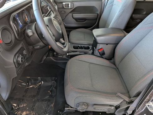 Used 2025 Jeep Wrangler Unlimited Rubicon w/ Convenience Group image 17