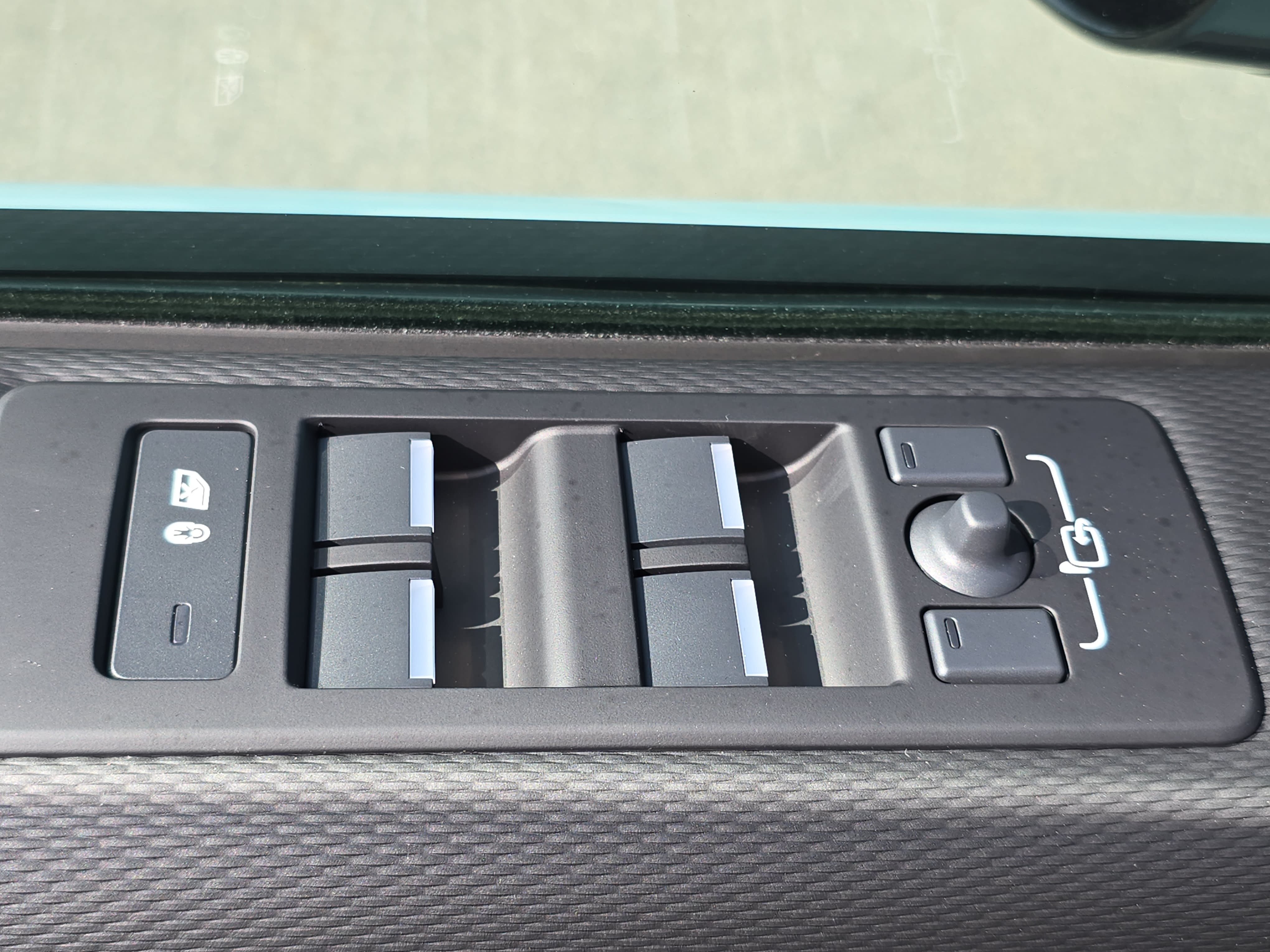 New 2026 Land Rover Discovery Limited Edition AWD/4WD image 28