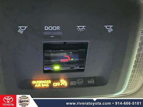 Used 2024 Toyota Prius Prime FWD image 31
