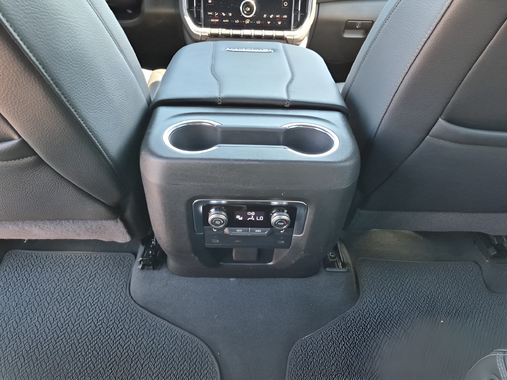 Used 2026 GMC Yukon XL Denali w/ Sun & Power Step Package AWD/4WD image 30