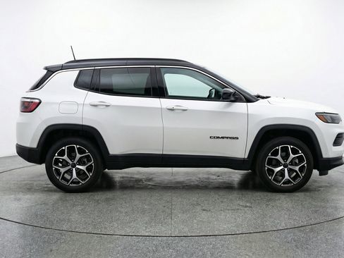 Used 2025 Jeep Compass Limited AWD/4WD image 11