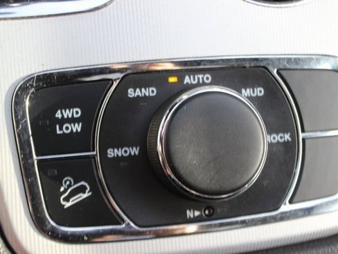 Used 2018 Jeep Grand Cherokee Limited image 11