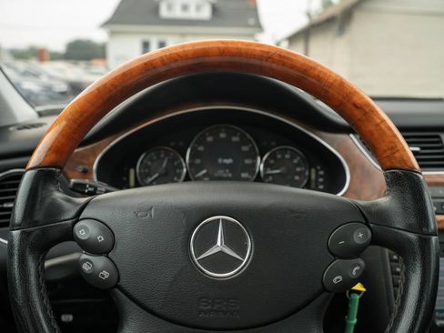 Used 2006 Mercedes-Benz CLS 500 w/ Entertainment Pkg image 18