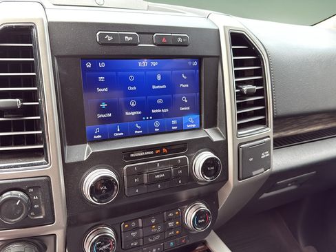 Used 2019 Ford F150 Lariat w/ Equipment Group 502A Luxury AWD/4WD image 31