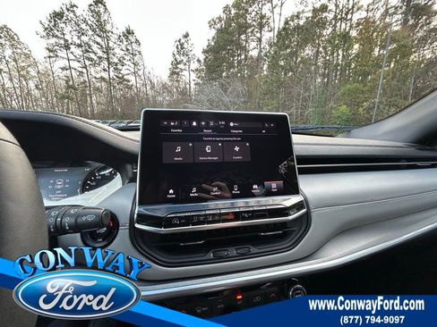 Used 2024 Jeep Compass Limited image 37