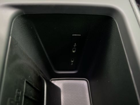 New 2026 Volkswagen Tiguan SE R-Line FWD image 31
