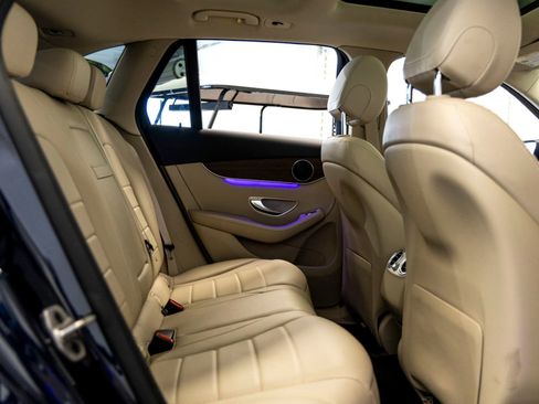 Used 2022 Mercedes-Benz GLC 300 4MATIC image 25