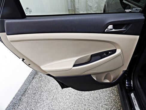 Used 2016 Hyundai Tucson Limited w/ Option Group 03 AWD/4WD image 9
