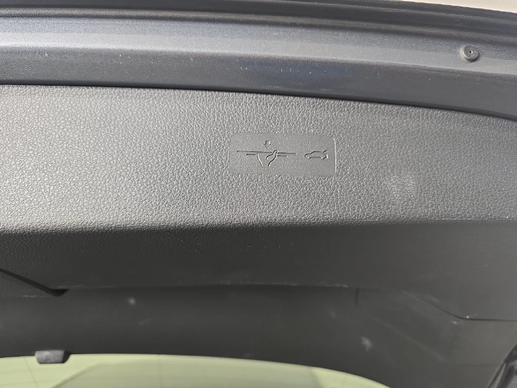Used 2016 Volkswagen Golf S FWD image 31