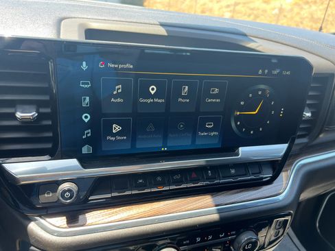 Used 2025 Chevrolet Silverado 1500 LT AWD/4WD image 18