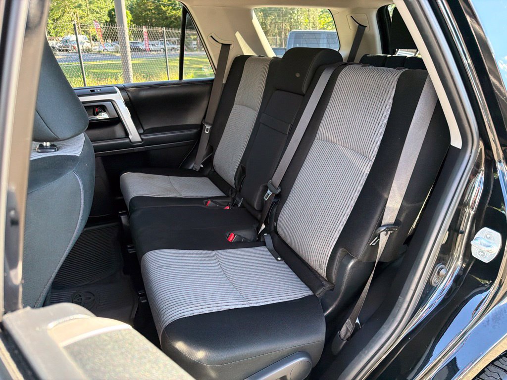Used 2020 Toyota 4Runner SR5 AWD/4WD image 19