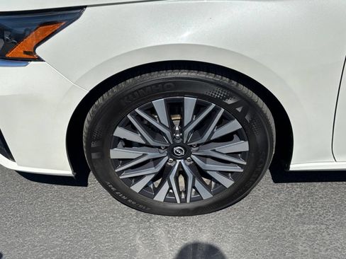 Used 2025 Nissan Altima 2.5 SV FWD image 30