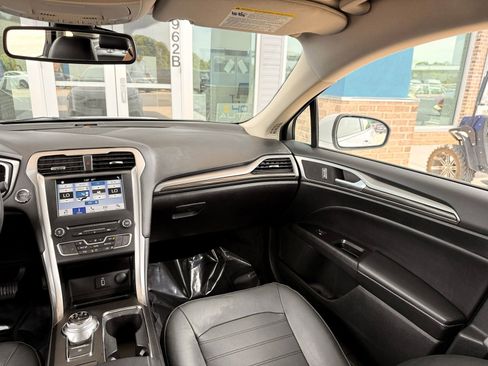Used 2018 Ford Fusion SE w/ Equipment Group 602A FWD image 22