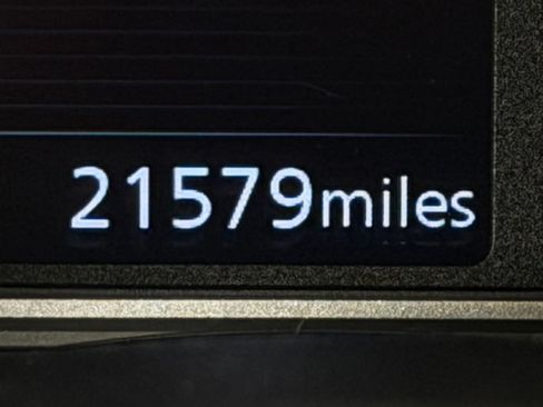 Used 2025 Nissan Versa SV FWD image 25