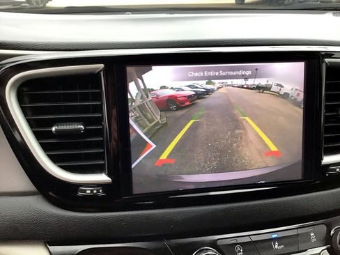 Used 2022 Chrysler Pacifica Touring-L image 22