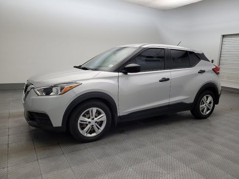 Used 2020 Nissan Kicks S image 2