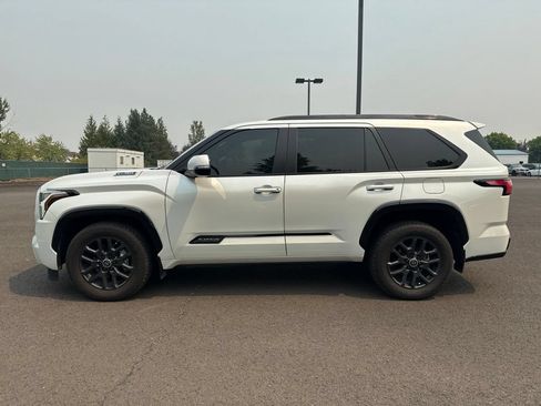 Used 2024 Toyota Sequoia Platinum AWD/4WD image 4