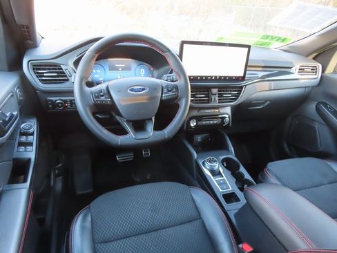 Used 2023 Ford Escape ST-Line Elite image 4