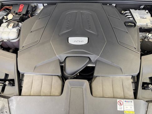 Used 2023 Porsche Cayenne Platinum Edition image 27