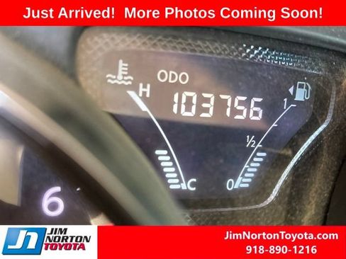 Used 2017 Nissan Versa SV FWD image 9