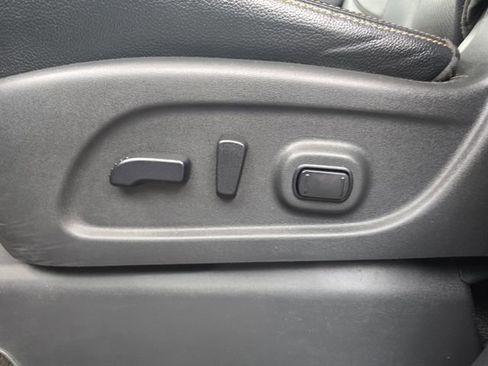 Used 2019 Nissan Titan SL w/ Midnight Edition image 23