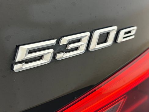 Used 2019 BMW 530e w/ Convenience Package image 34