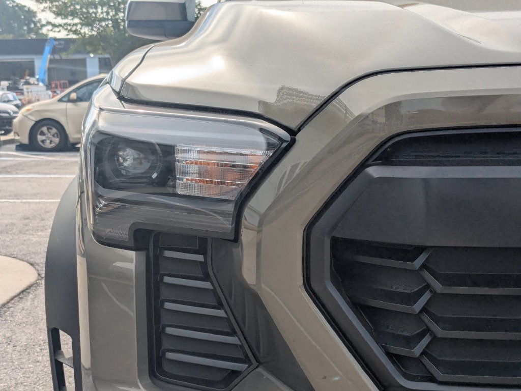 Used 2025 Toyota Tacoma TRD Off-Road AWD/4WD image 10