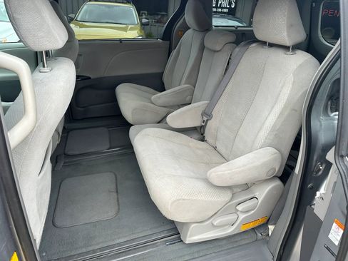 Used 2011 Toyota Sienna LE FWD image 10