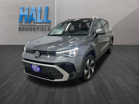 New 2025 Volkswagen Taos SE image 1