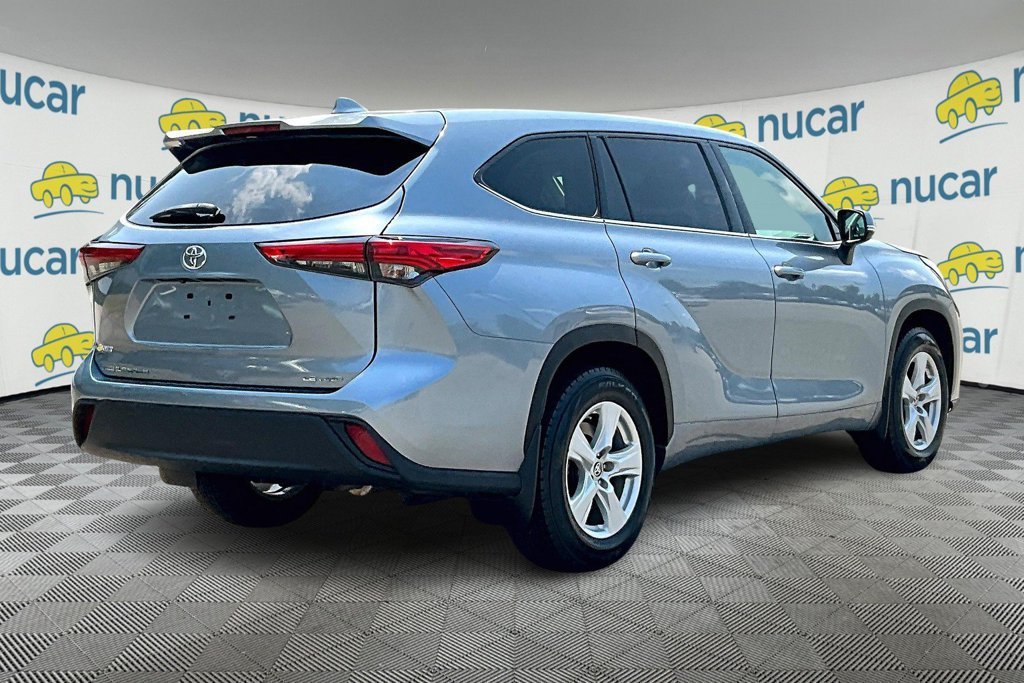 Used 2021 Toyota Highlander LE AWD/4WD image 6