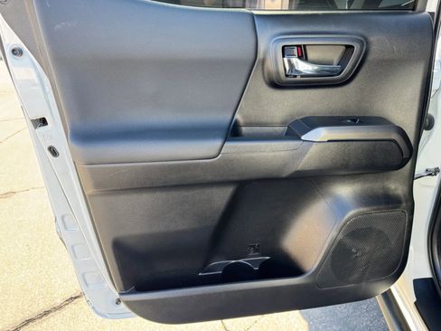 Used 2021 Toyota Tacoma TRD Sport w/ Technology Package image 24