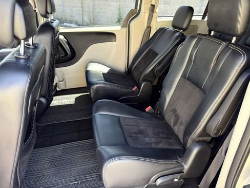 Used 2020 Dodge Grand Caravan SXT FWD image 10