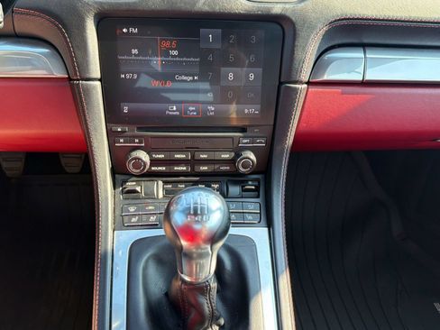 Used 2019 Porsche 718 Cayman RWD image 17