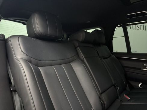 Used 2025 Land Rover Range Rover Long Wheelbase SE image 29